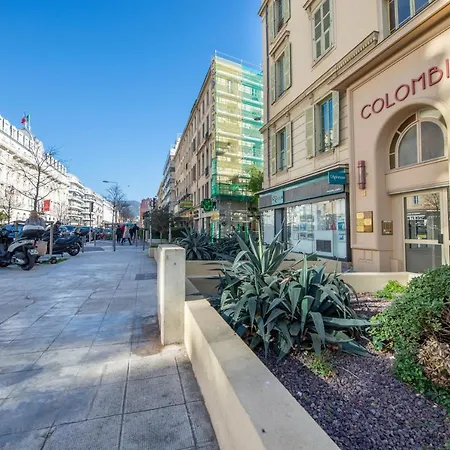 Famous Bd Victor Hugo - Center *